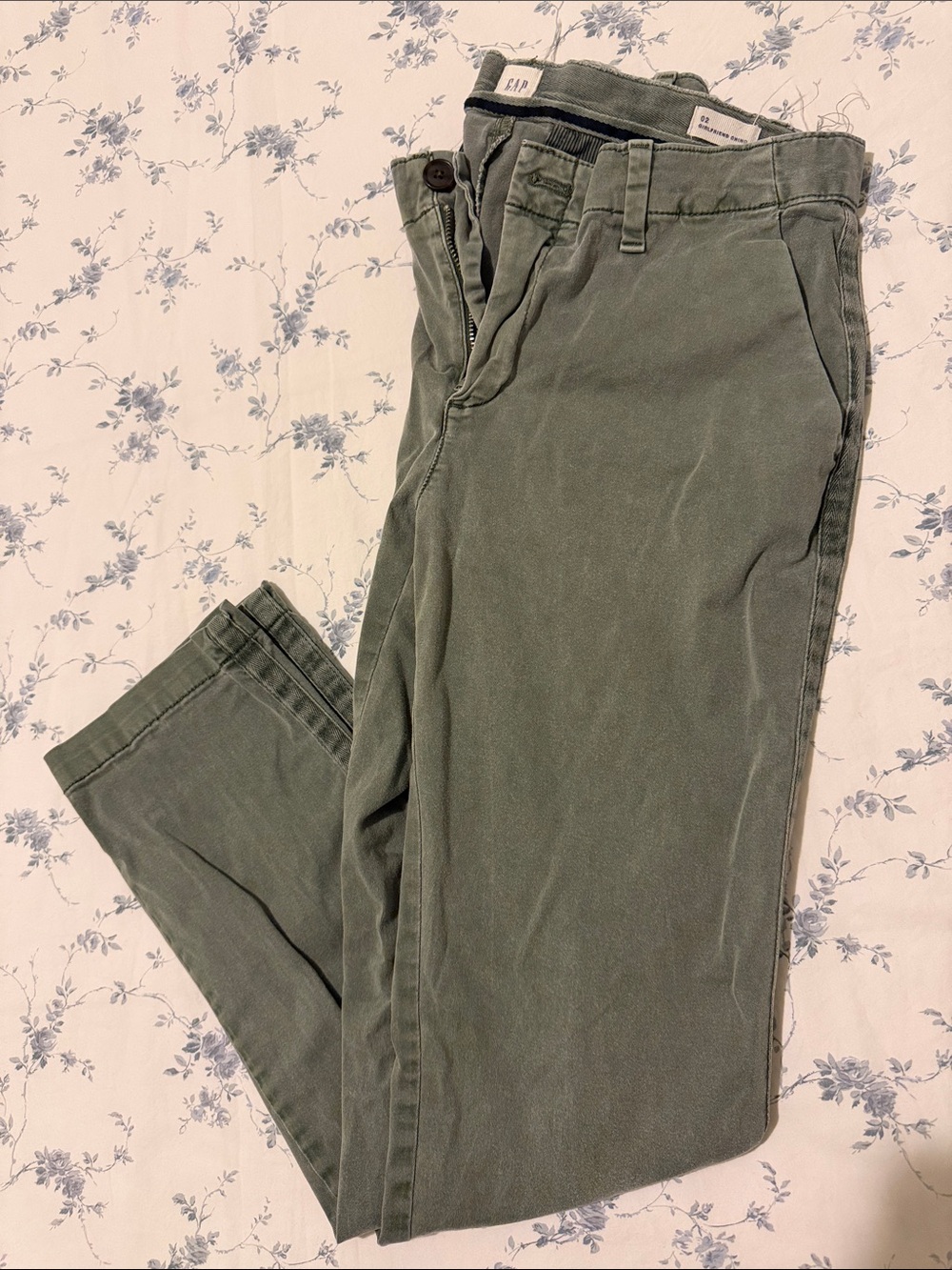GAP Women’s Olive Chino Pants - Faded Green, Size 2 Y2K
